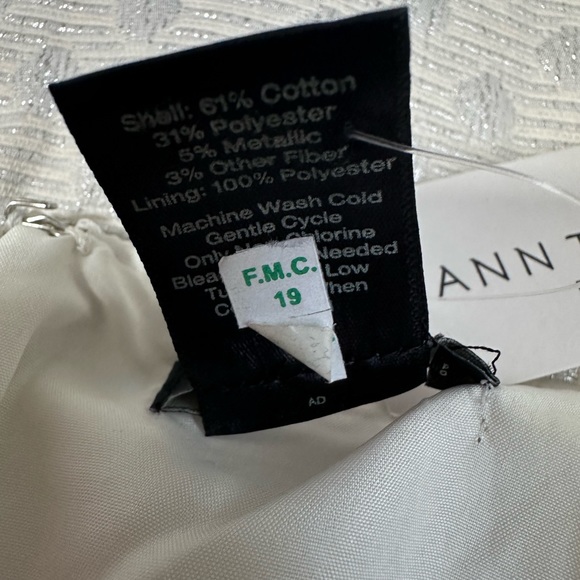 NWT Ann Taylor Pencil Skirt Size 14 White and Silver Metallic Polka Dot - Picture 3 of 5
